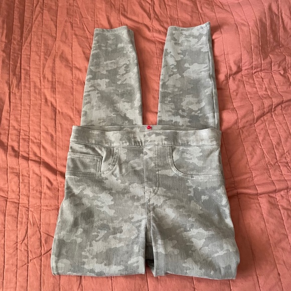 SPANX Jean-ish Ankle Leggings Stone Wash Camo size small - Picture 2 of 3